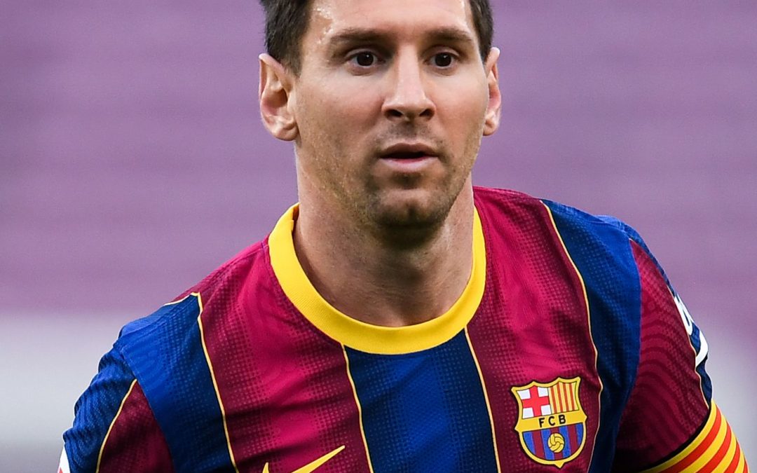 Messi giảm 50% lương, ký hợp đồng 5 năm với Barcelona