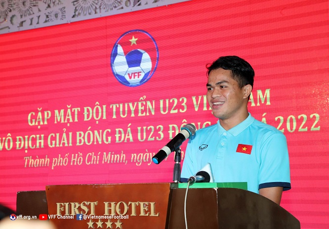 Đội trưởng Dụng Quagn Nho U23 Việt Nam tại Lễ mừng công