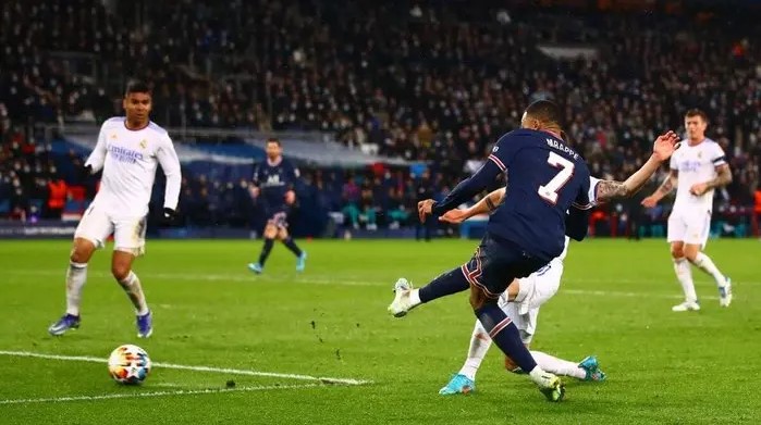 Cúp C1, PSG vs Real Madrid: Messi đá hỏng phạt đền, Mbappé toả sáng
