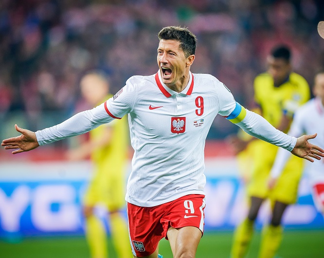 Lewandowski không mắc bất cứ sai lầm nào để ghi bàn thắng thứ 9 tại vòng loại World Cup