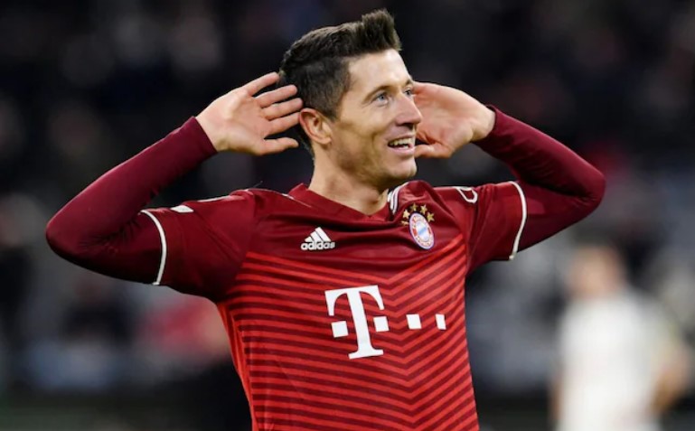 Lewandowski lập kỷ lục khi Bayern Munich thắng đậm Salzburg 
