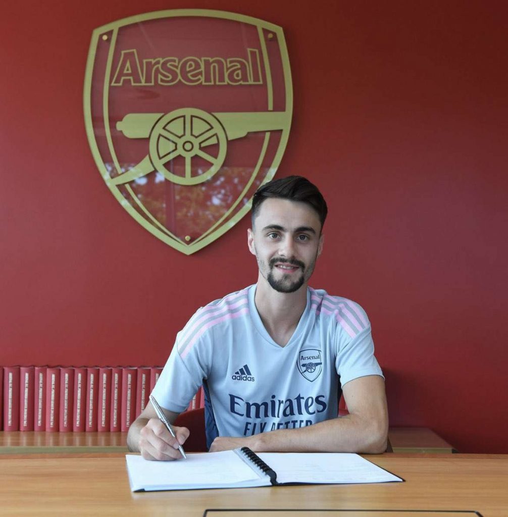 Fabio Vieira chính thức gia nhập Arsenal