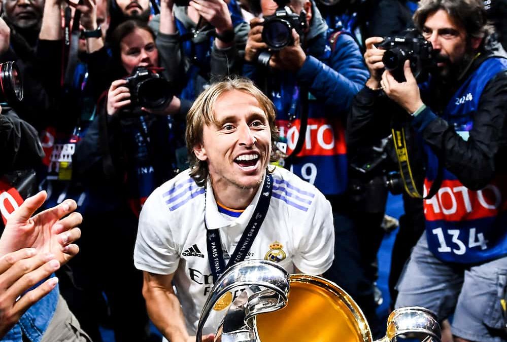 Real Madrid chính thức gia hạn hợp đồng với Luka Modric