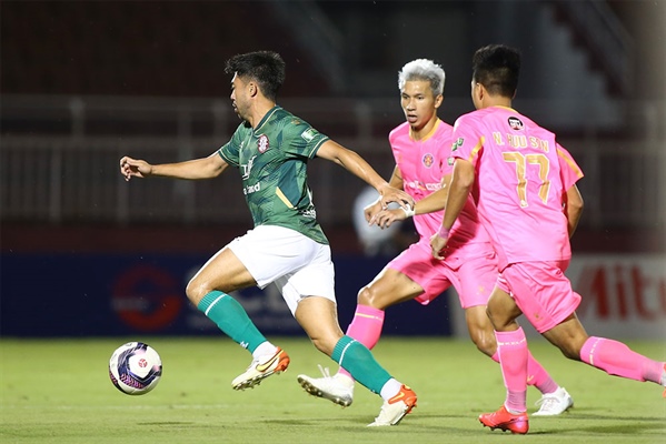 Vòng 17 V.League: Lee Nguyễn trở lại, Xuân Trường vắng bóng