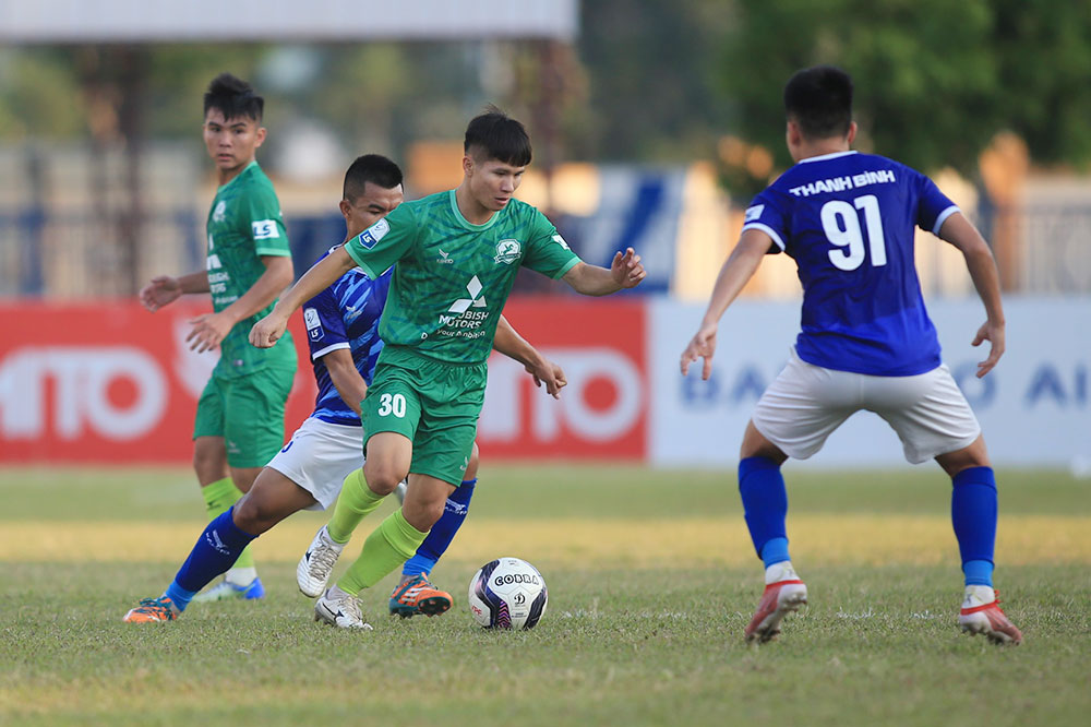 Trung vệ CLB Phù Đổng gãy tay, Nam Định khủng hoảng hàng thủ trước trận gặp Hà Nội