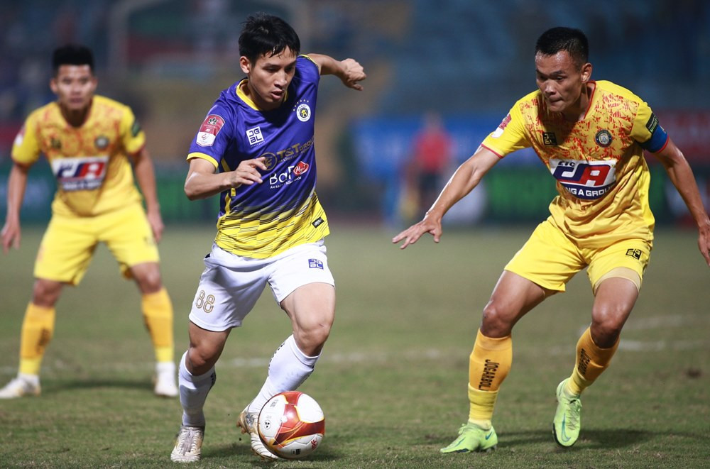 Chia điểm với Thanh Hóa, Hà Nội FC dễ mất ngôi đầu bảng