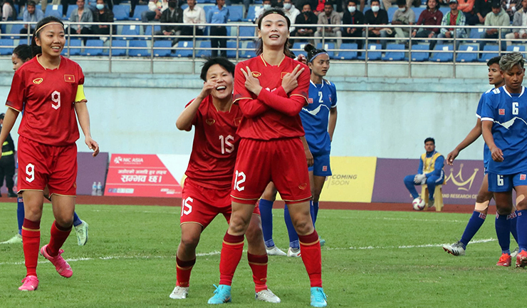 ĐT nữ Việt Nam thắng Nepal tổng tỉ số 7-1, HLV Mai Đức Chung khen đối thủ