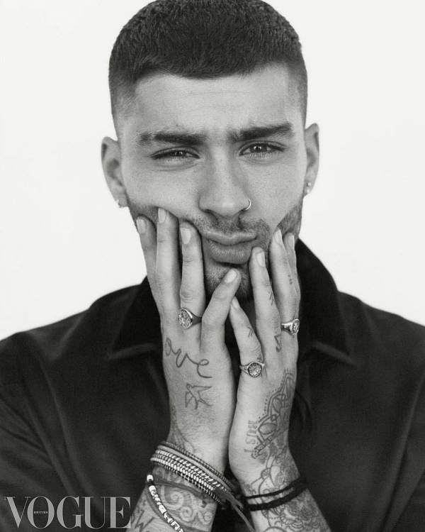 Zayn Malik “trần như nhộng” trong bức ảnh của Gigi Hadid - TinNhac.com